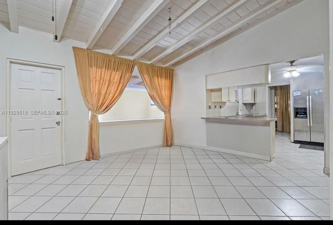 En Venta: $1,059,000 (5 camas, 4 baños, 2101 Pies cuadrados)