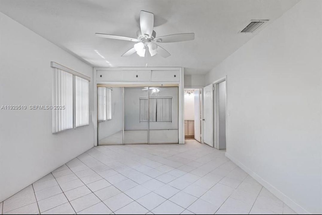 En Venta: $1,059,000 (5 camas, 4 baños, 2101 Pies cuadrados)