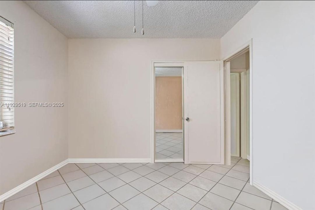 En Venta: $1,059,000 (5 camas, 4 baños, 2101 Pies cuadrados)