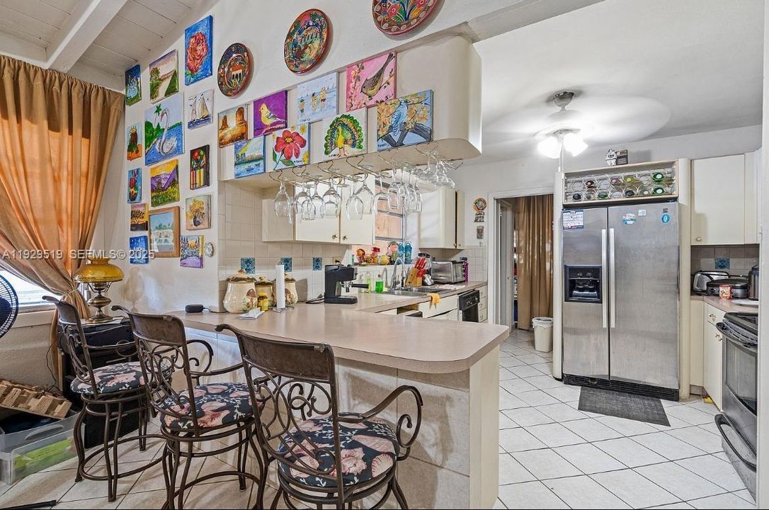 En Venta: $1,059,000 (5 camas, 4 baños, 2101 Pies cuadrados)