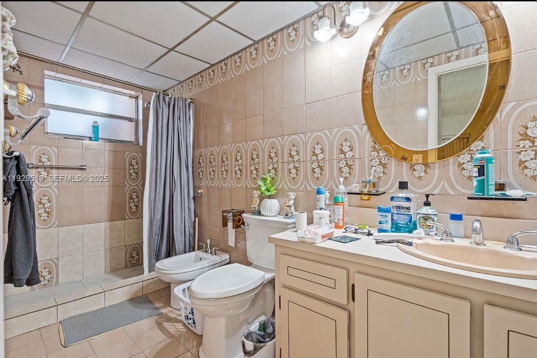 En Venta: $1,059,000 (5 camas, 4 baños, 2101 Pies cuadrados)