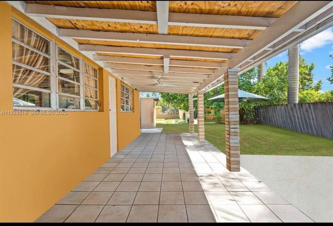 En Venta: $1,059,000 (5 camas, 4 baños, 2101 Pies cuadrados)