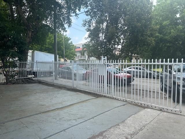 For Rent: $2,800 (3 beds, 1 baths, 1200 Square Feet)