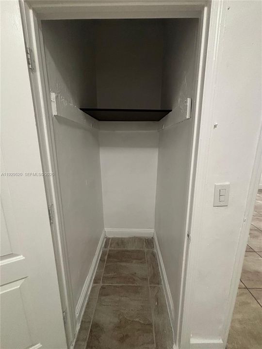 For Rent: $2,800 (3 beds, 1 baths, 1200 Square Feet)