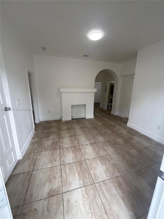 For Rent: $2,800 (3 beds, 1 baths, 1200 Square Feet)