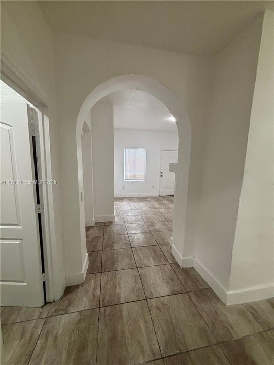 For Rent: $2,800 (3 beds, 1 baths, 1200 Square Feet)