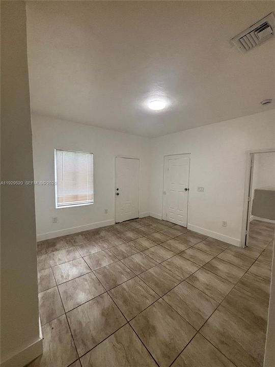 For Rent: $2,800 (3 beds, 1 baths, 1200 Square Feet)