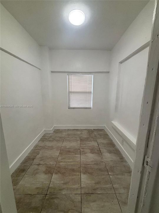 For Rent: $2,800 (3 beds, 1 baths, 1200 Square Feet)