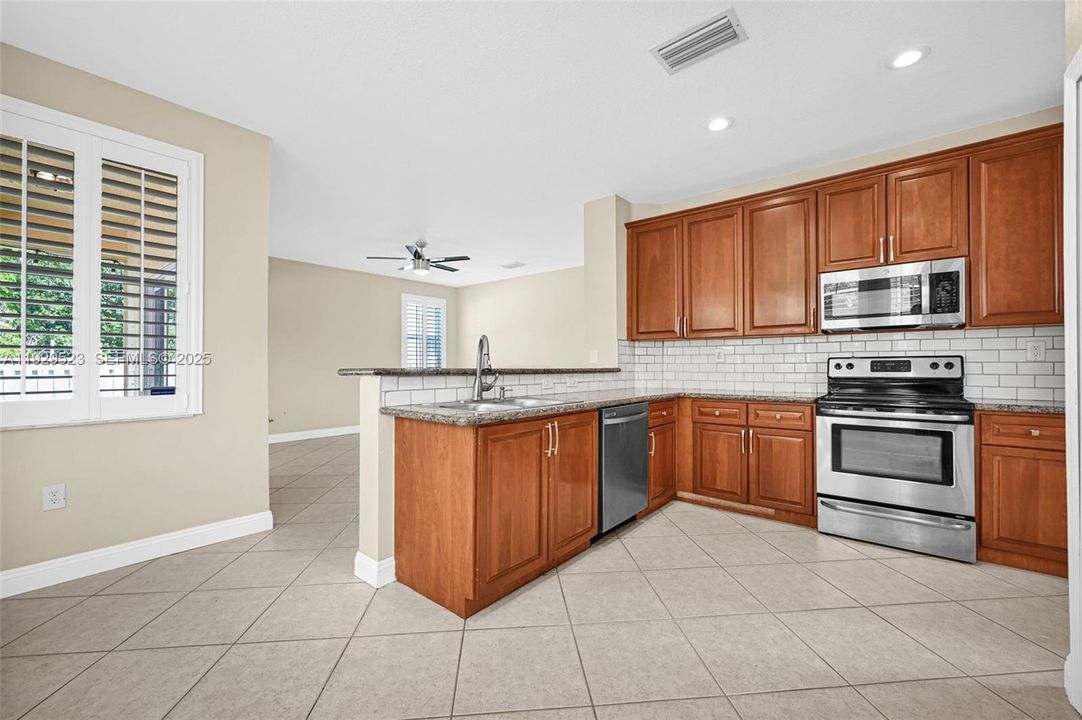 En Renta: $4,350 (4 camas, 3 baños, 2232 Pies cuadrados)