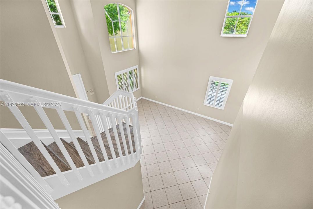 En Renta: $4,350 (4 camas, 3 baños, 2232 Pies cuadrados)