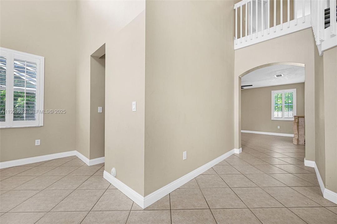 En Renta: $4,350 (4 camas, 3 baños, 2232 Pies cuadrados)