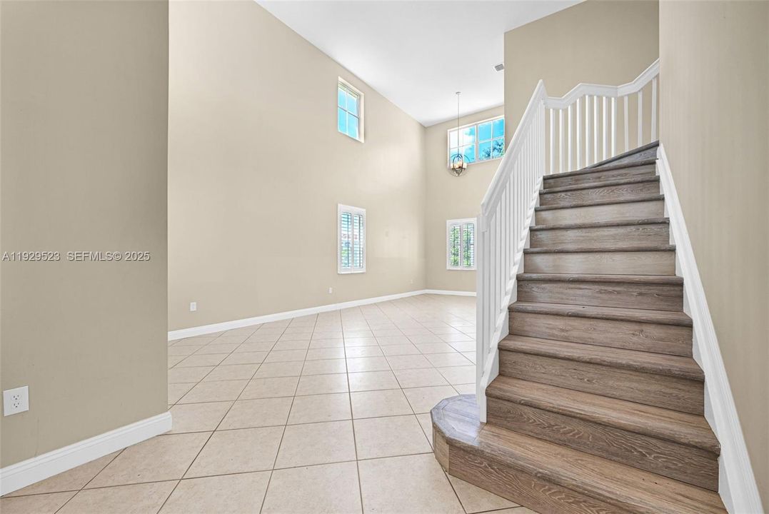 En Renta: $4,350 (4 camas, 3 baños, 2232 Pies cuadrados)