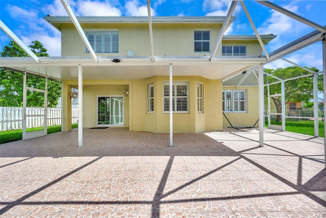 En Renta: $4,350 (4 camas, 3 baños, 2232 Pies cuadrados)