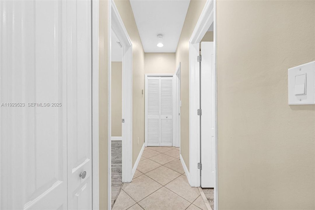 En Renta: $4,350 (4 camas, 3 baños, 2232 Pies cuadrados)