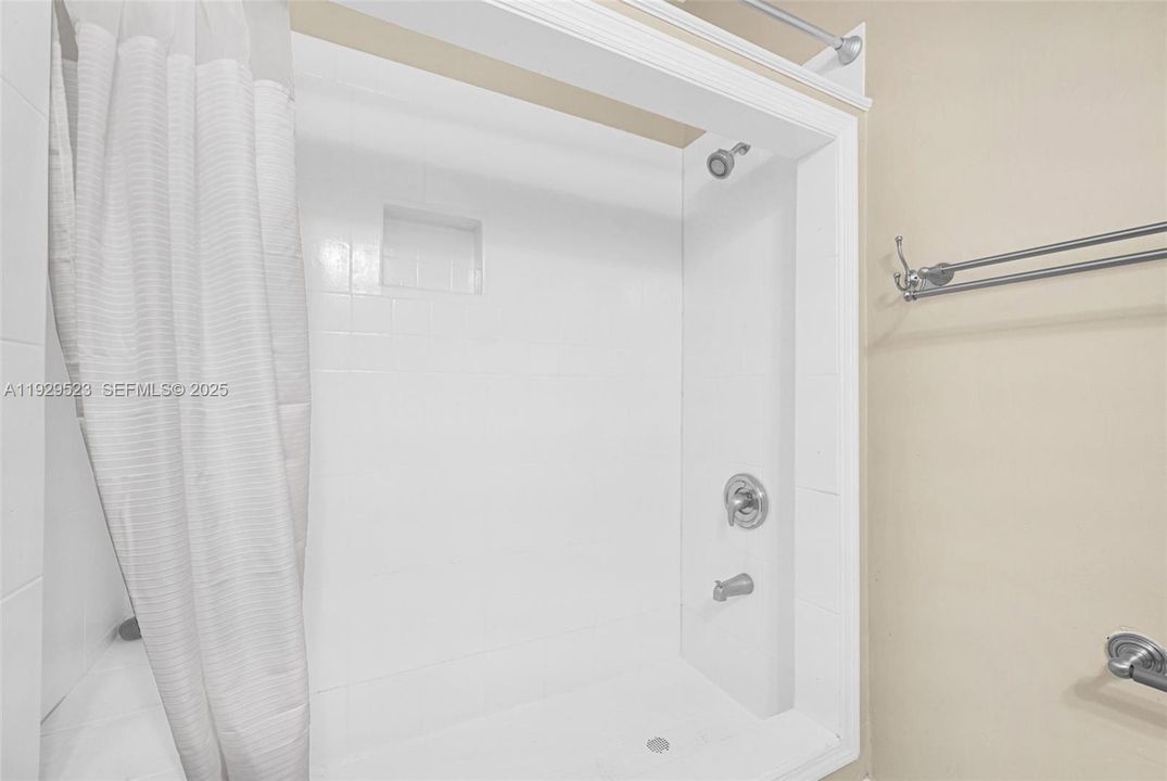 En Renta: $4,350 (4 camas, 3 baños, 2232 Pies cuadrados)