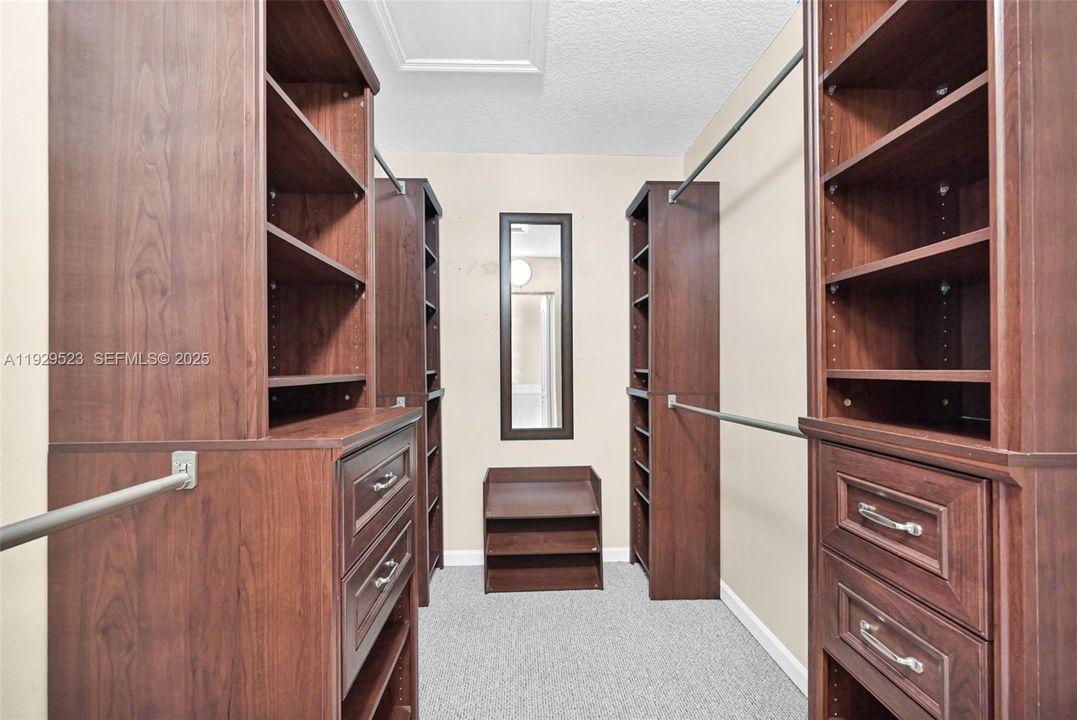 En Renta: $4,350 (4 camas, 3 baños, 2232 Pies cuadrados)