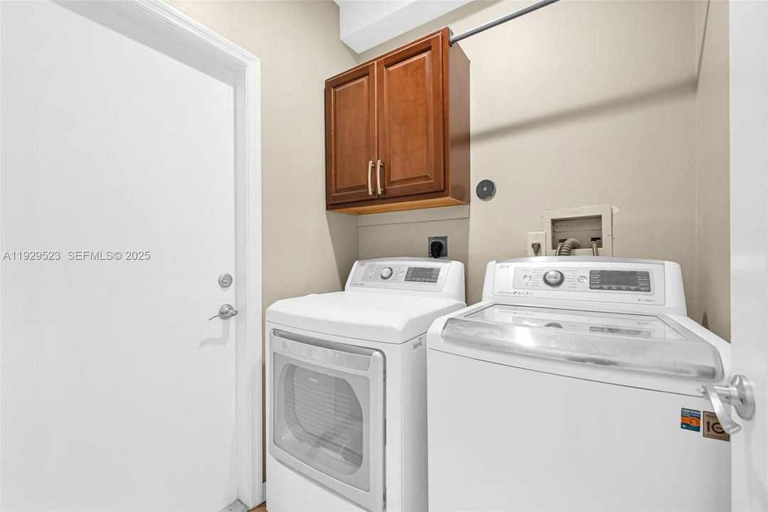 En Renta: $4,350 (4 camas, 3 baños, 2232 Pies cuadrados)