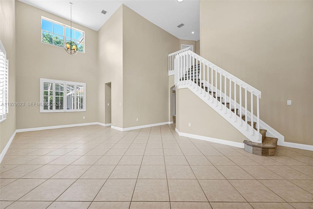 En Renta: $4,350 (4 camas, 3 baños, 2232 Pies cuadrados)