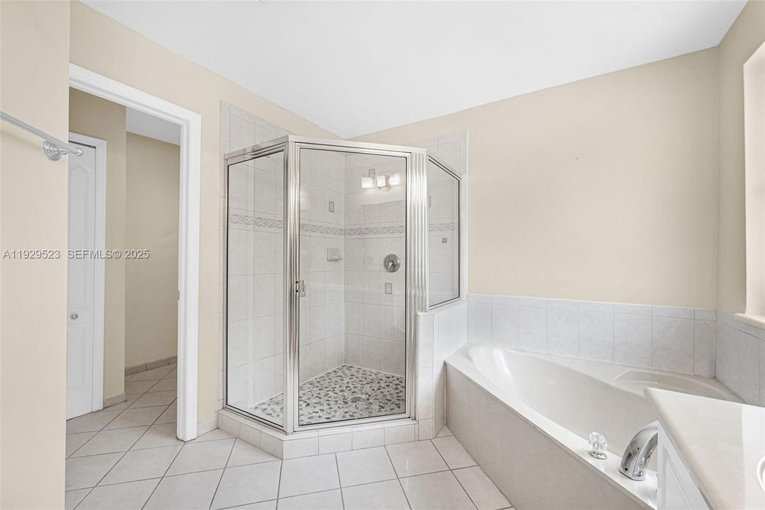 En Renta: $4,350 (4 camas, 3 baños, 2232 Pies cuadrados)