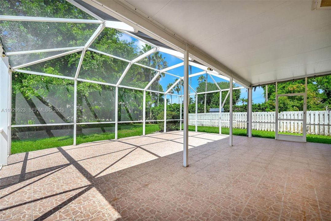 En Renta: $4,350 (4 camas, 3 baños, 2232 Pies cuadrados)