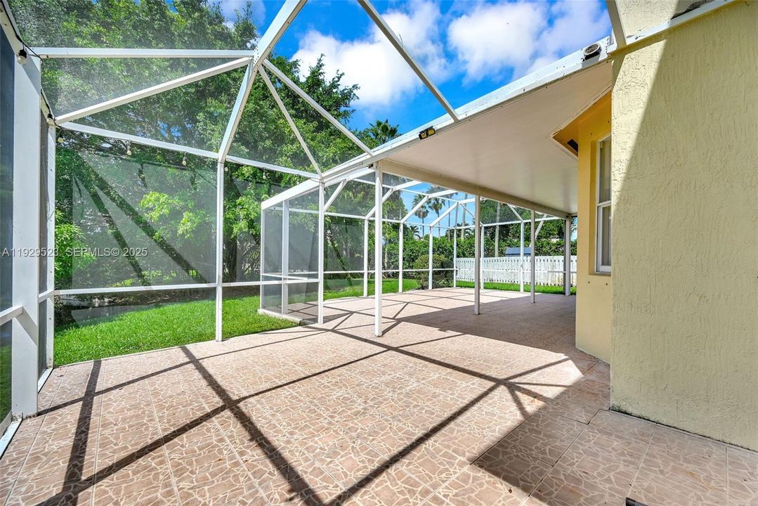 En Renta: $4,350 (4 camas, 3 baños, 2232 Pies cuadrados)