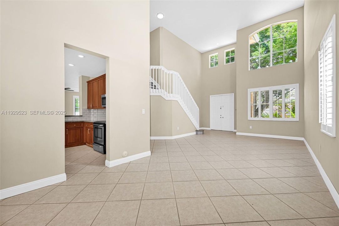 En Renta: $4,350 (4 camas, 3 baños, 2232 Pies cuadrados)