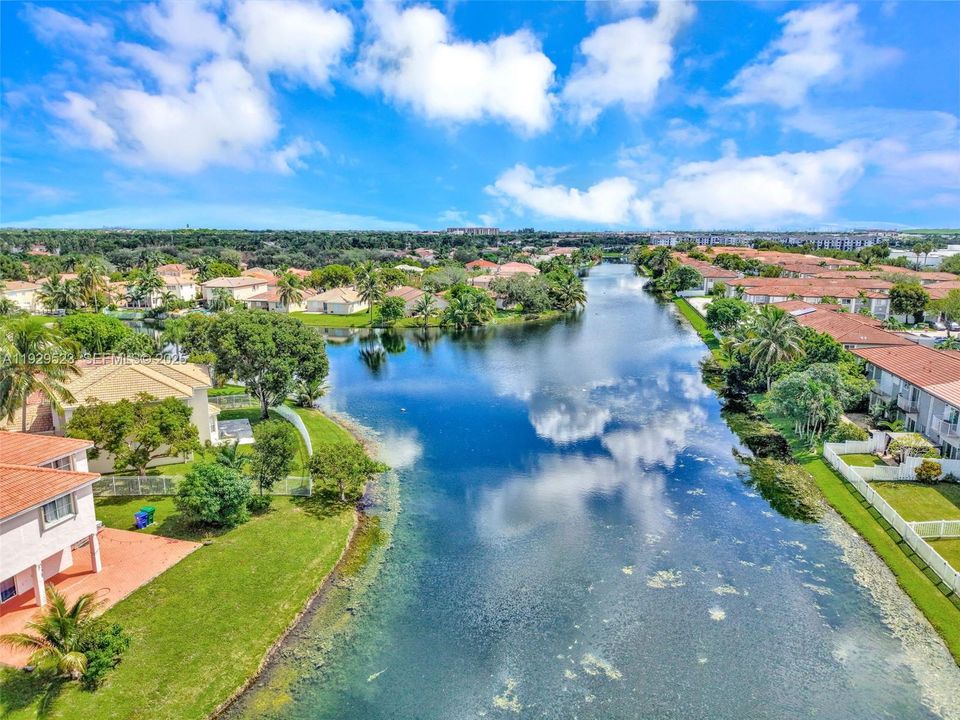 En Renta: $4,350 (4 camas, 3 baños, 2232 Pies cuadrados)