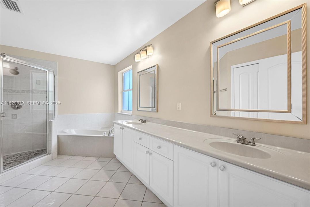 En Renta: $4,350 (4 camas, 3 baños, 2232 Pies cuadrados)