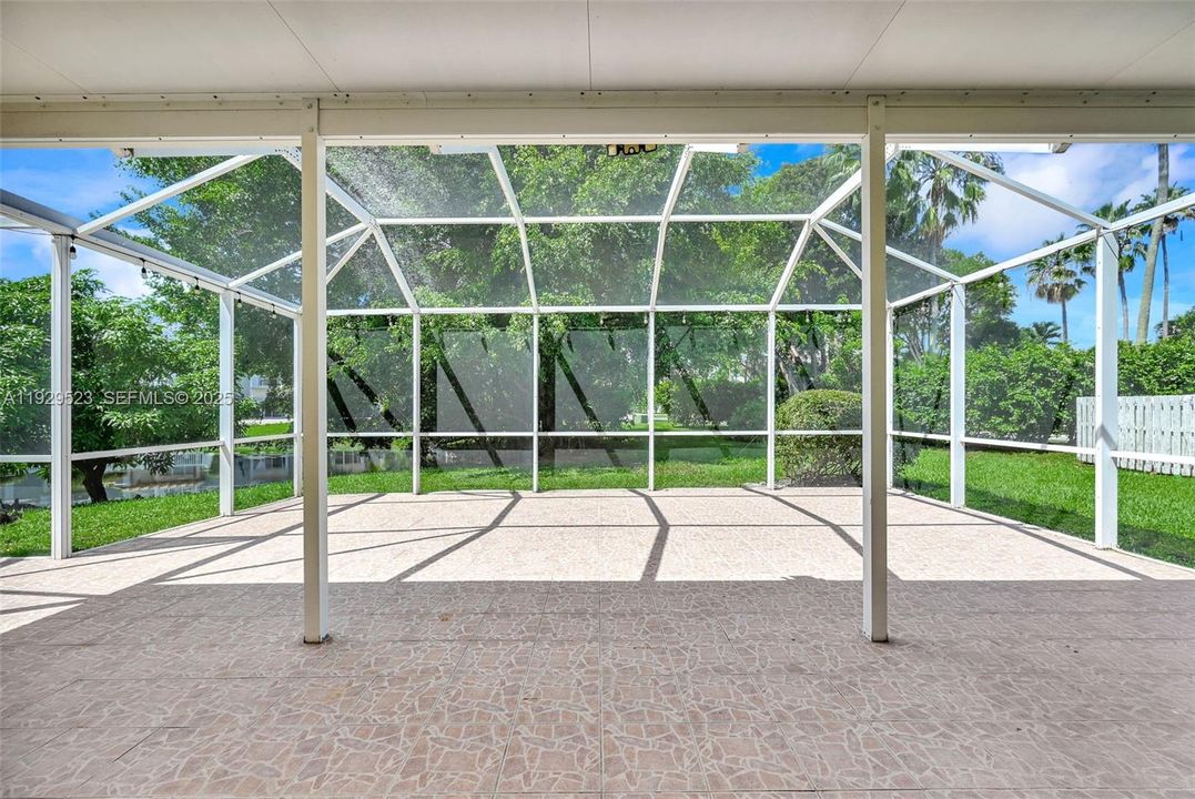 En Renta: $4,350 (4 camas, 3 baños, 2232 Pies cuadrados)