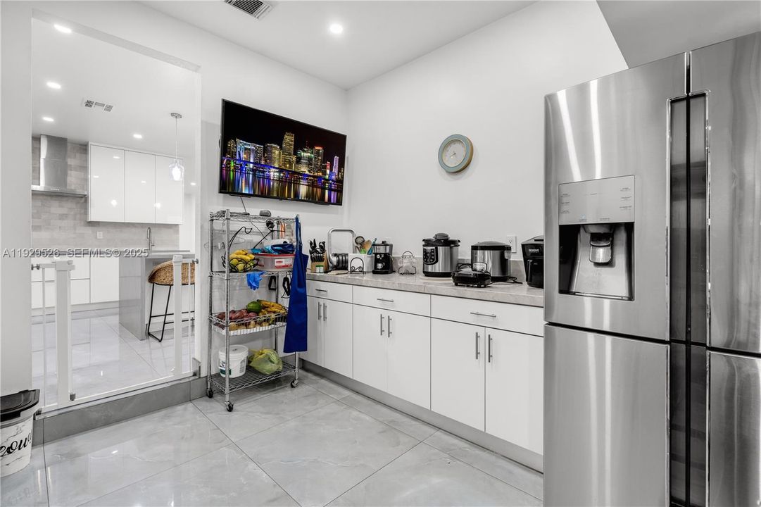 For Sale: $485,000 (3 beds, 2 baths, 1850 Square Feet)