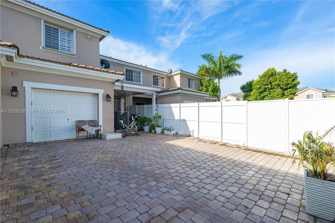 For Sale: $485,000 (3 beds, 2 baths, 1850 Square Feet)