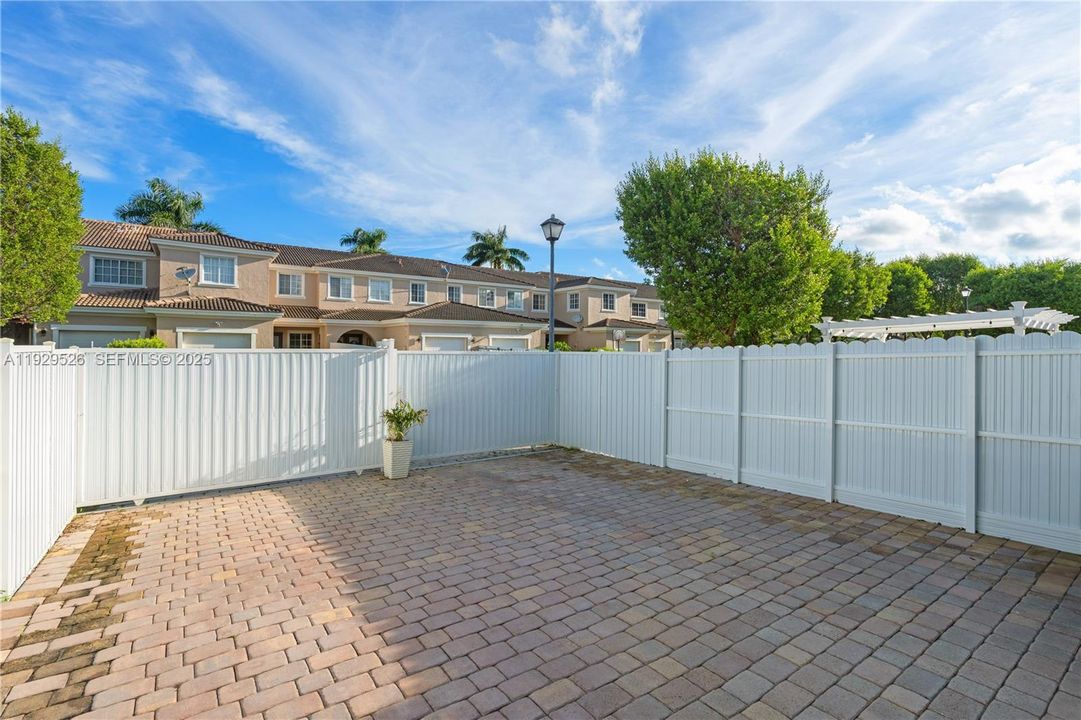 For Sale: $485,000 (3 beds, 2 baths, 1850 Square Feet)