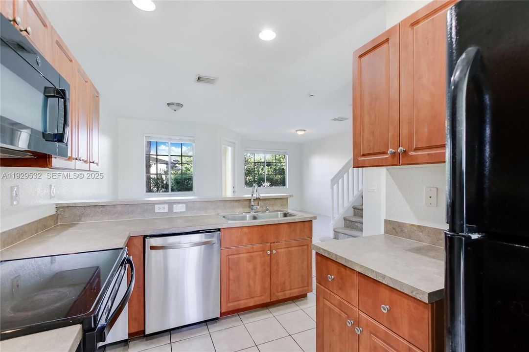 For Sale: $350,000 (3 beds, 2 baths, 1640 Square Feet)