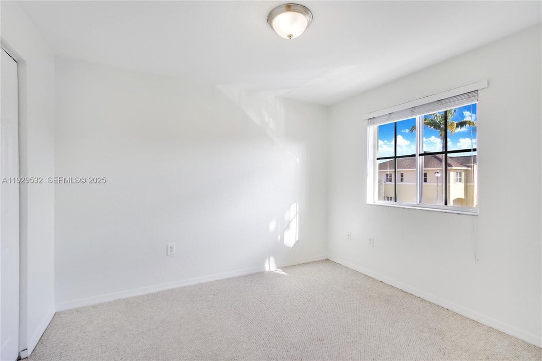 For Sale: $350,000 (3 beds, 2 baths, 1640 Square Feet)