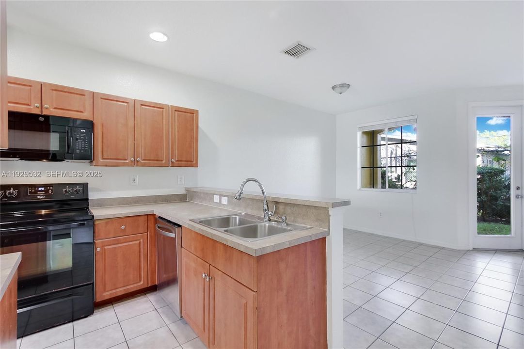 For Sale: $350,000 (3 beds, 2 baths, 1640 Square Feet)
