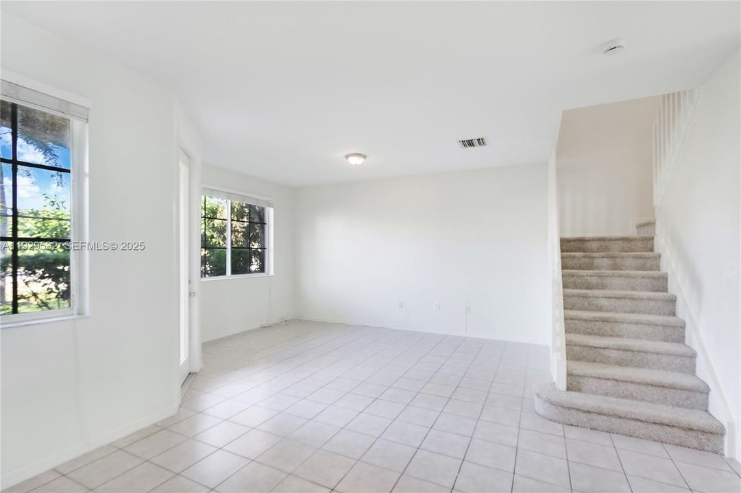 For Sale: $350,000 (3 beds, 2 baths, 1640 Square Feet)