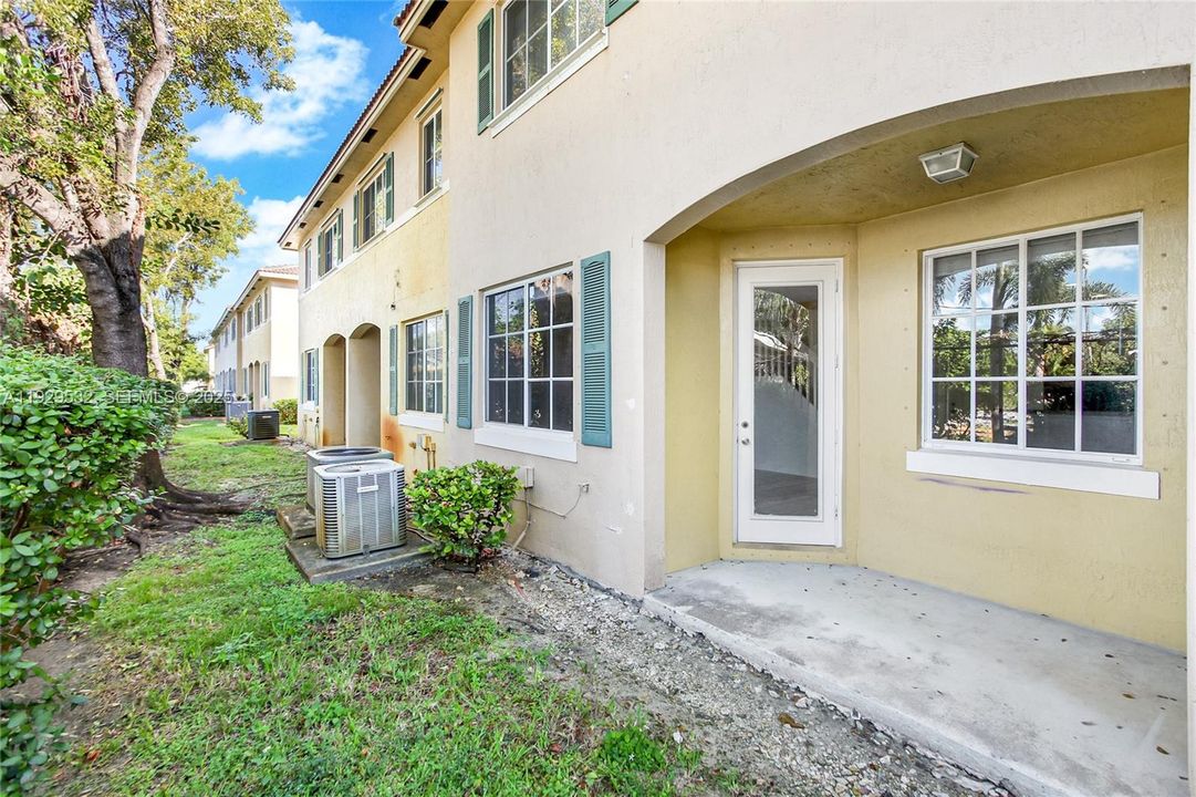 For Sale: $350,000 (3 beds, 2 baths, 1640 Square Feet)