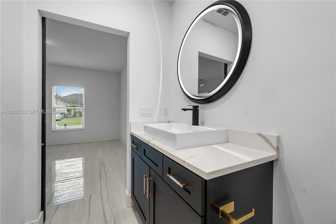 待售: $298,000 (3 贝兹, 2 浴室, 1250 平方英尺)