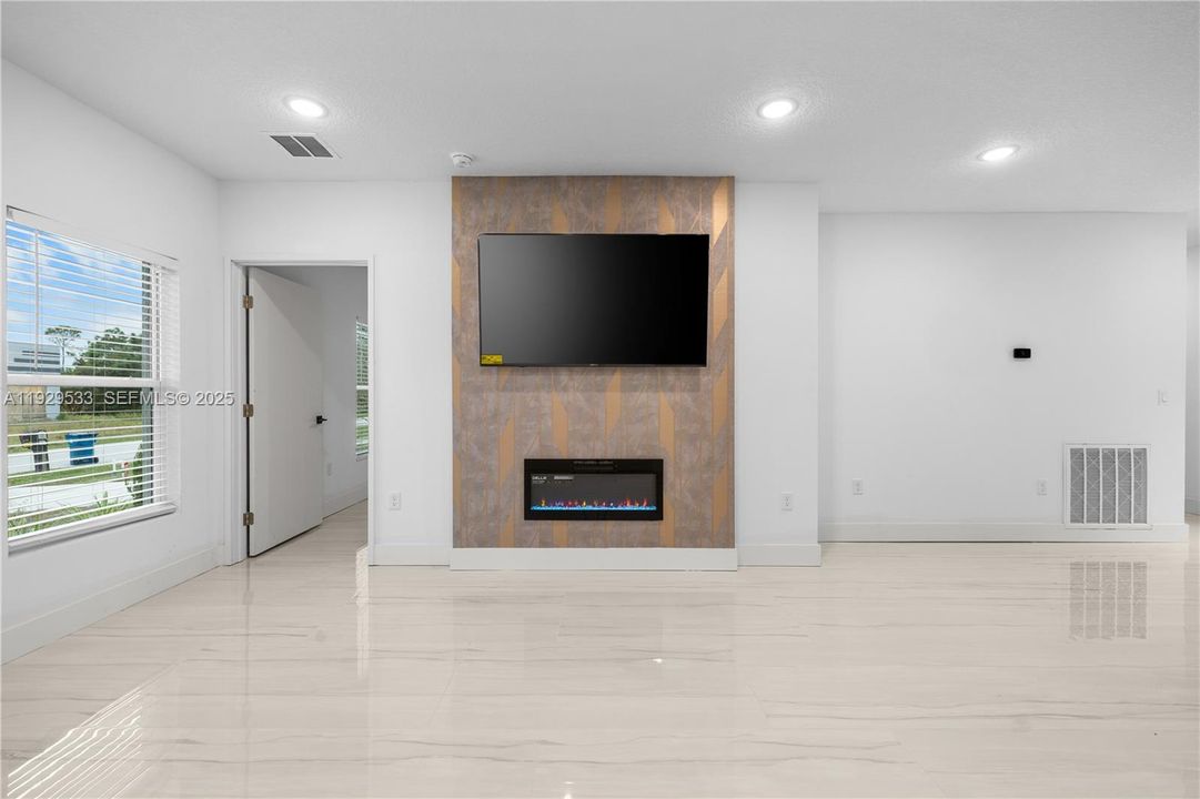 待售: $298,000 (3 贝兹, 2 浴室, 1250 平方英尺)