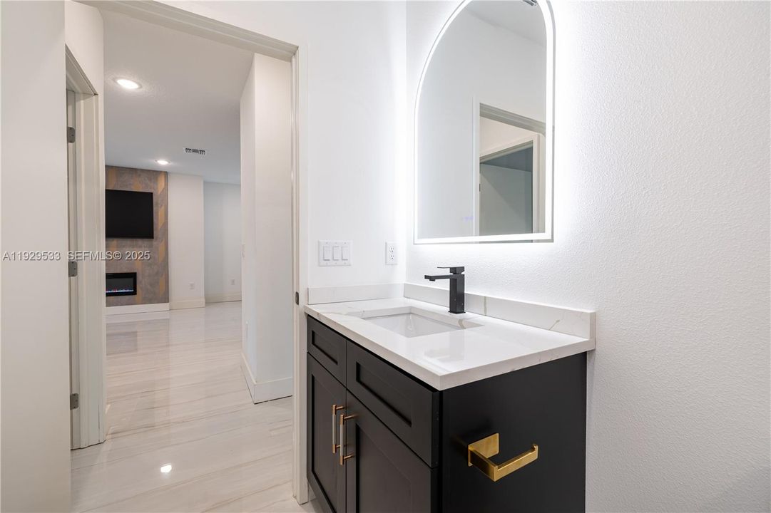 待售: $298,000 (3 贝兹, 2 浴室, 1250 平方英尺)