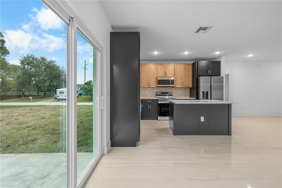 待售: $298,000 (3 贝兹, 2 浴室, 1250 平方英尺)