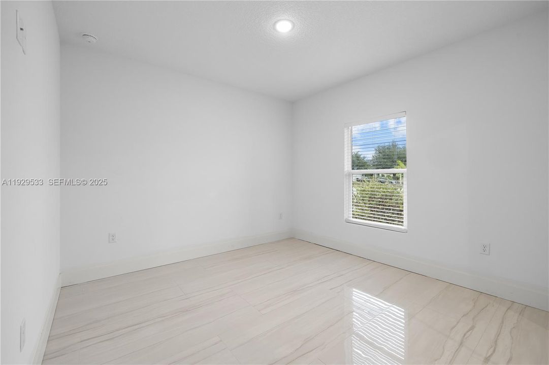 待售: $298,000 (3 贝兹, 2 浴室, 1250 平方英尺)