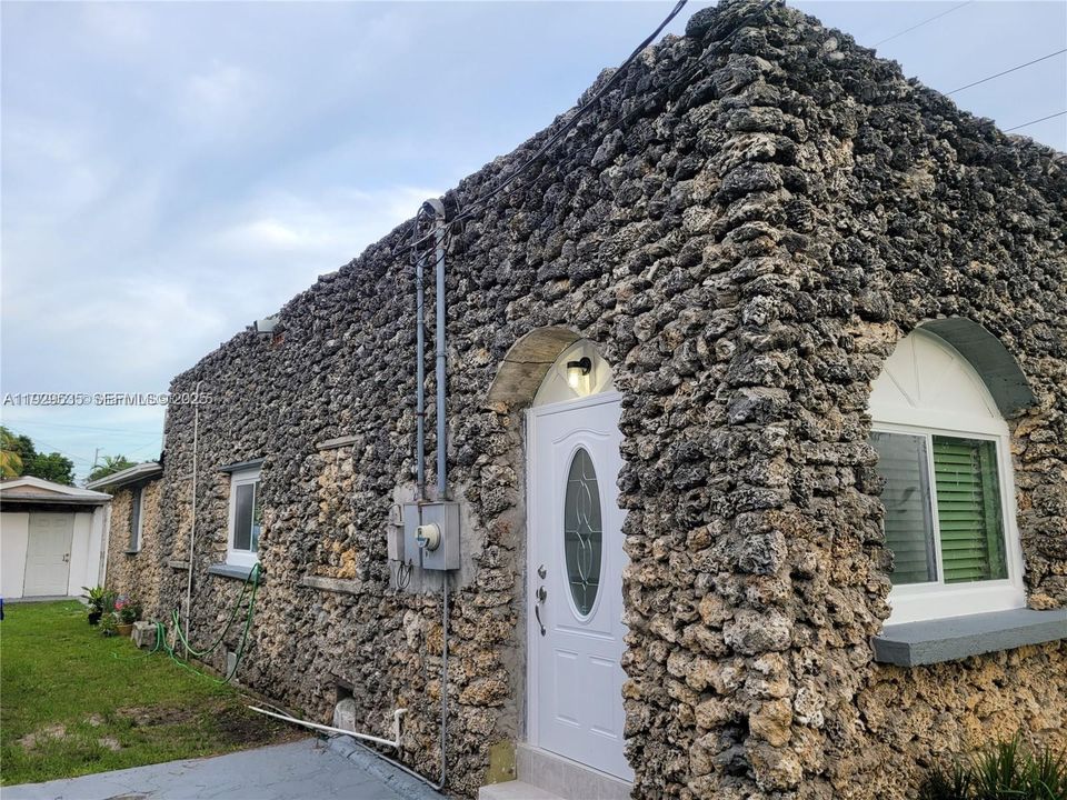 На продажу: $648,000 (3 спален, 2 ванн, 1746 Квадратных фут)