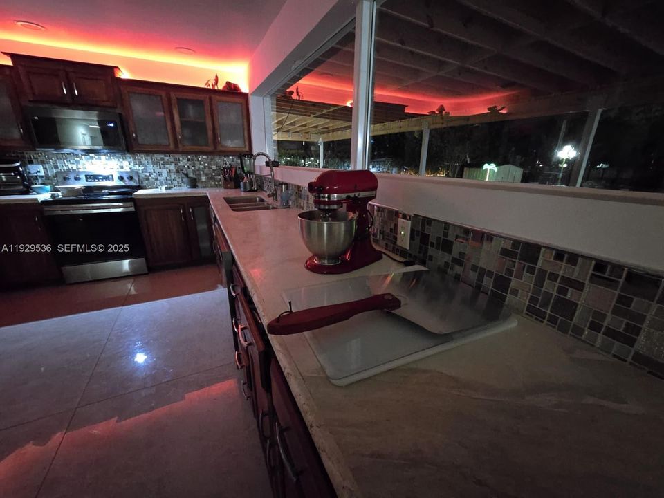 待售: $1,300,000 (6 贝兹, 4 浴室, 0 平方英尺)