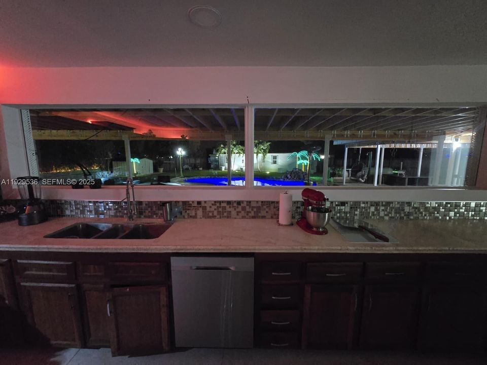 待售: $1,300,000 (6 贝兹, 4 浴室, 0 平方英尺)