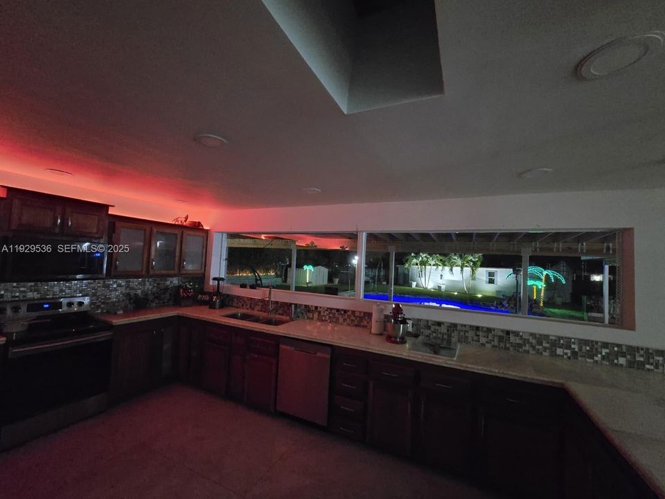 待售: $1,300,000 (6 贝兹, 4 浴室, 0 平方英尺)