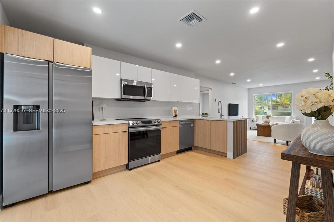 待售: $639,000 (3 贝兹, 2 浴室, 1190 平方英尺)