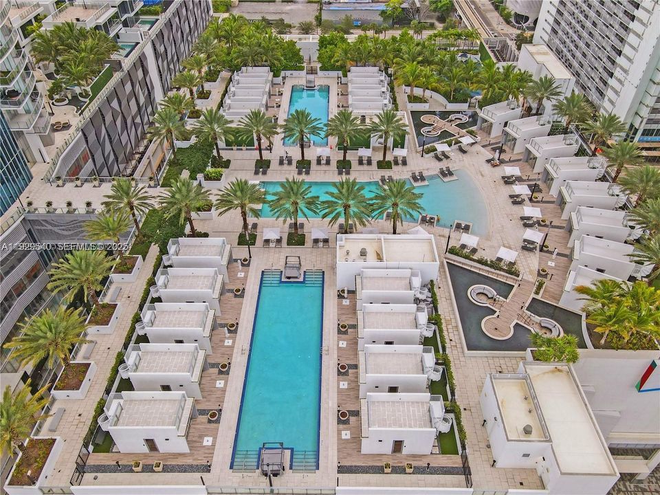 For Rent: $4,500 (1 beds, 1 baths, 929 Square Feet)