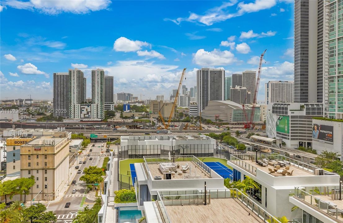 For Rent: $4,500 (1 beds, 1 baths, 929 Square Feet)