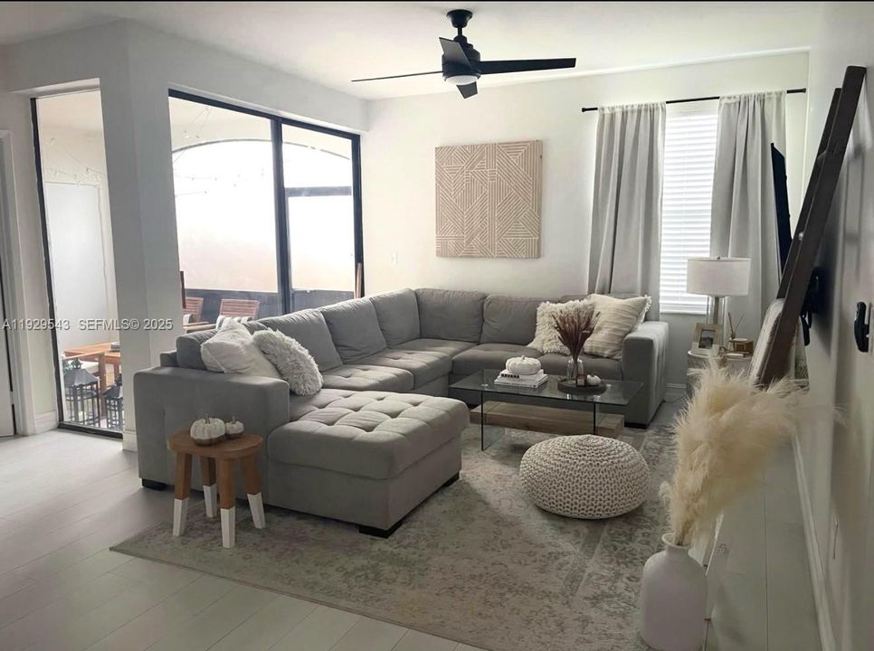 En Renta: $2,600 (2 camas, 2 baños, 1000 Pies cuadrados)